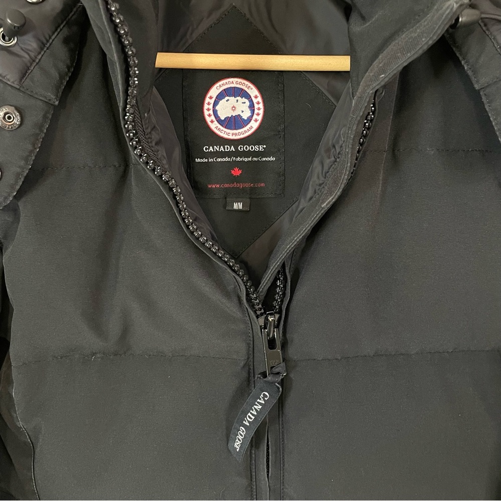 CANADA GOOSE Women’s Medium Black Chelsea Fur Lined Hooded Down Parka Gorpcore - Picture 5 of 16